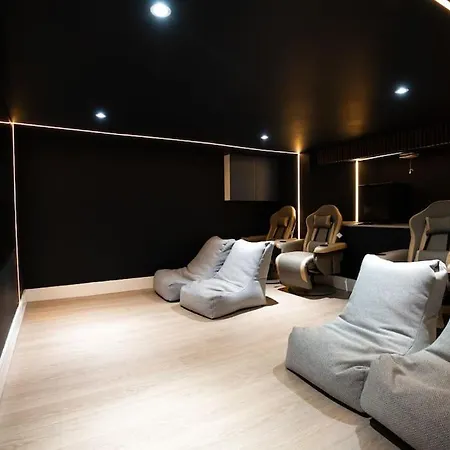 Luxury 6 Bed Near City Centre With Cinema Room & Games Room Plus 5 Bathrooms Manchester Exterior photo