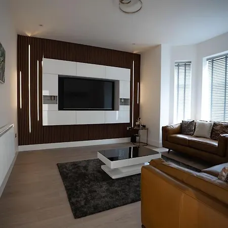 Luxury 6 Bed Near City Centre With Cinema Room & Games Room Plus 5 Bathrooms Manchester Exterior photo