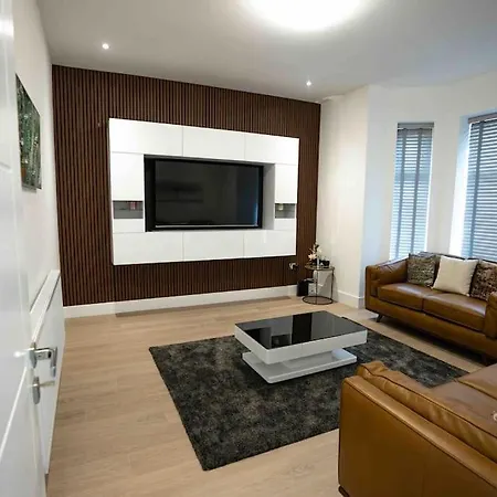 Luxury 6 Bed Near City Centre With Cinema Room & Games Room Plus 5 Bathrooms Manchester Exterior photo