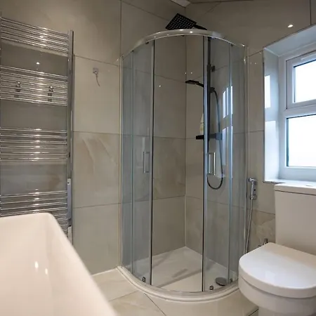 Luxury 6 Bed Near City Centre With Cinema Room & Games Room Plus 5 Bathrooms Manchester Exterior photo